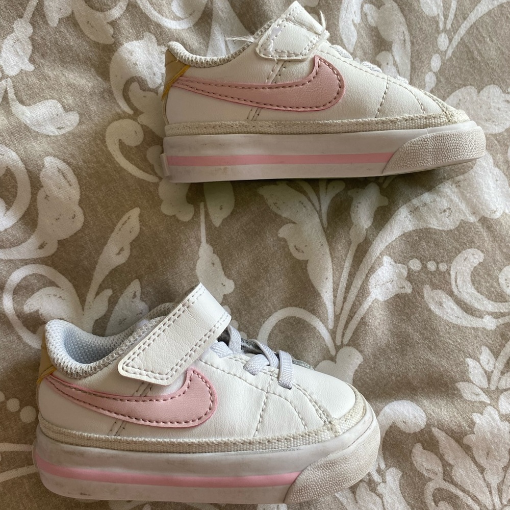 Pre-loved Toddler Nikes Size 4
